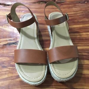 Like New Platform Sandals! 🌼